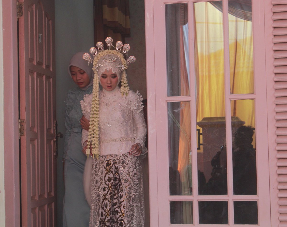maydayantika's tweet photo. 7 tahun kemudian mengawali oktober dg melintasi teras rumah bersama org yang sama @erpitawuland missyou https://t.co/bIFm4Usphs