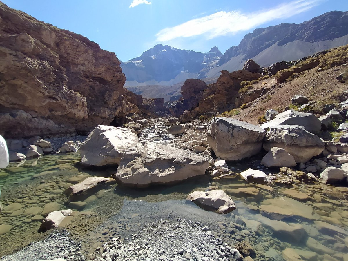 JericsonOrtegon's tweet photo. Hoy vengo a contarles cómo hace un año hice un viaje por Suramérica durante 17 días, con tres amigos, un morral y tres millones y medio de pesos. Aclaro que soy muy malo tomando fotos. El viaje es de las mejores experiencias de mi vida. https://t.co/9vlLbyAcMR