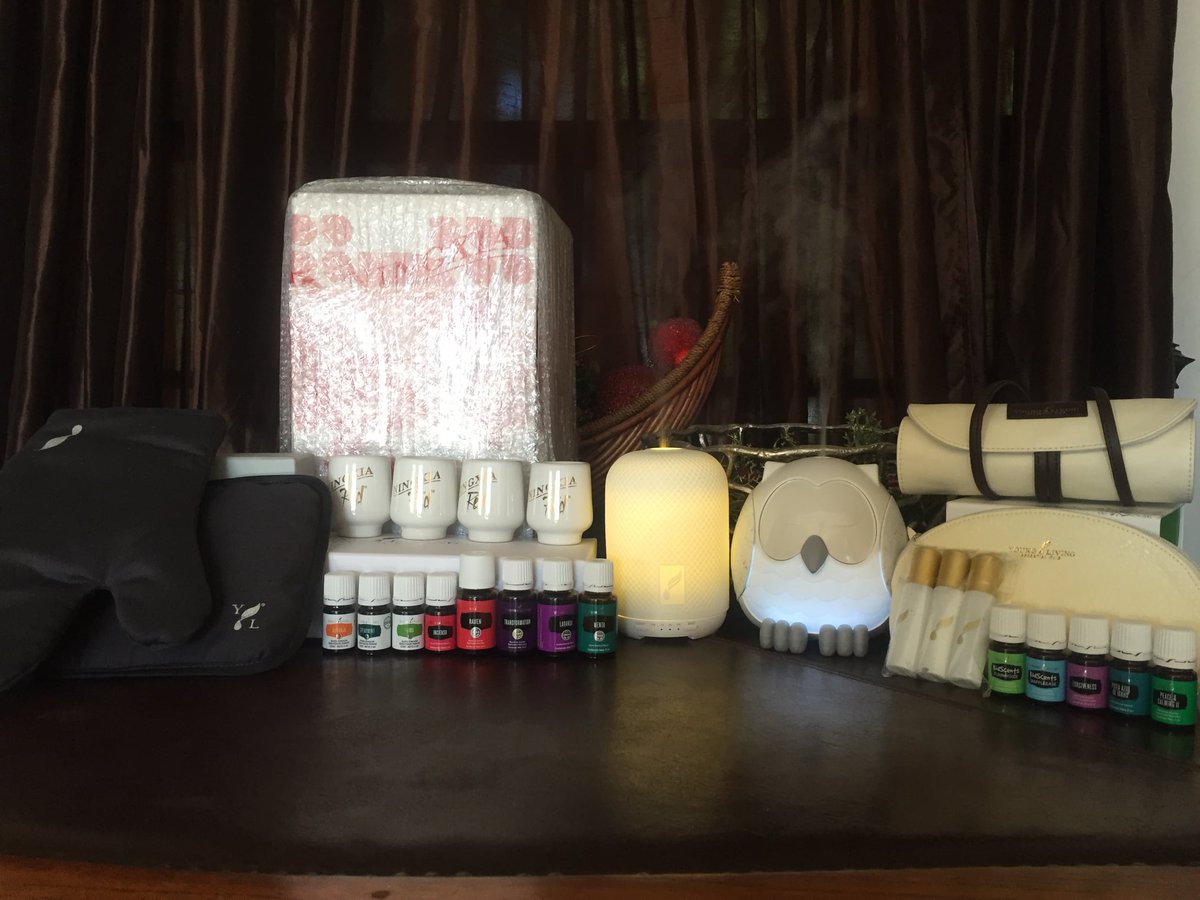 NNaraluz's tweet photo. Más regalos de navidad!!! Super feliz con mi difusor Búho de navidad y el difusor Haven de cerámica para mi pequeña oficina.
Gracias,gracias,gracias.
Llego mi pedido de recompensas esenciales!! https://t.co/iz3g86xdqW