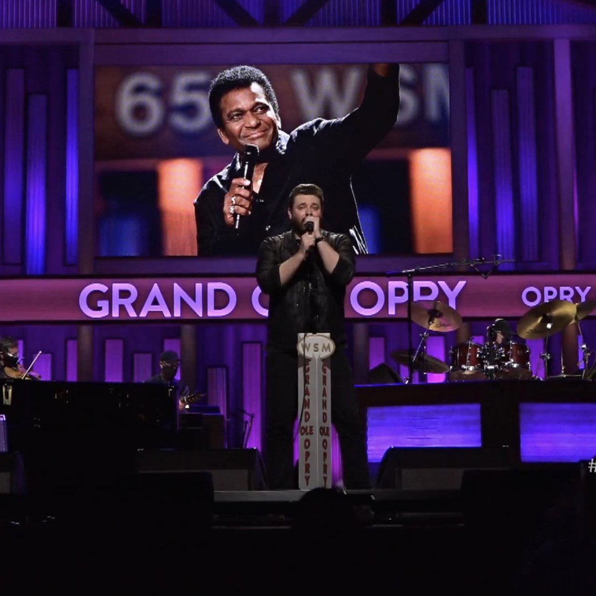 ChrisYoungMusic's tweet image. We lost a member of the greatest family in country music tonight...from the circle to heaven - this one is for you Charley. @opry