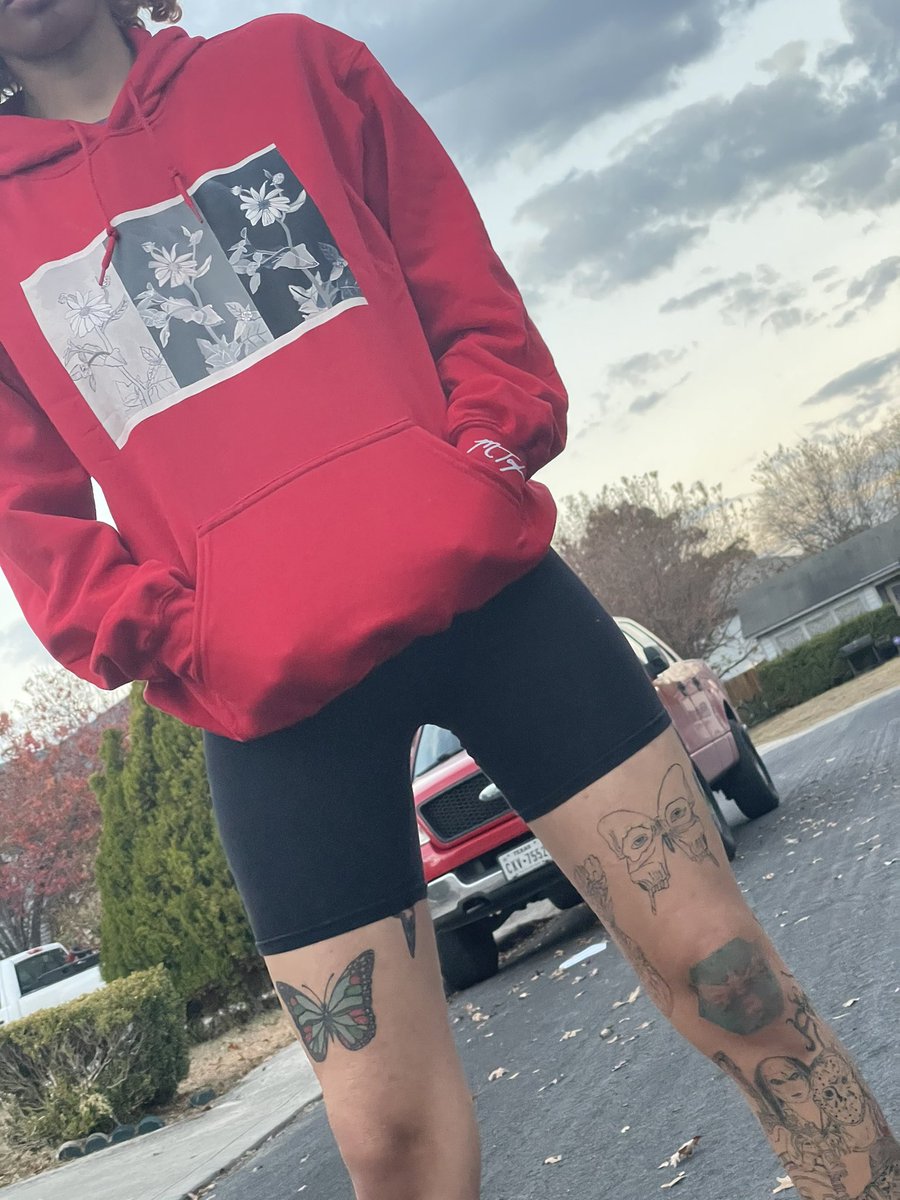 MatteaTaylors's tweet photo. Sunflower hoodies $45 https://t.co/HHsbfex9ww