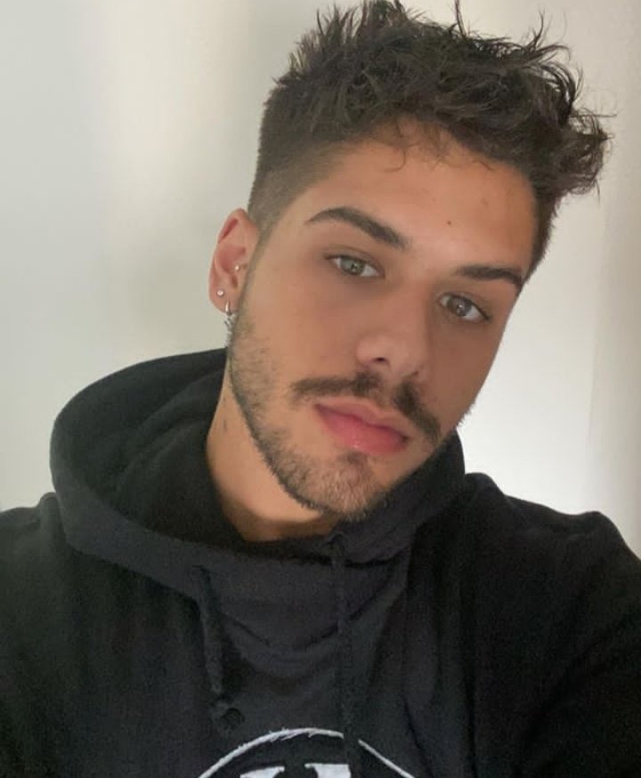 vvv_sato's tweet photo. A cara do Leo dias, vendo que o Zé Felipe é mais fofoqueiro que ele KKKKKKKK
// https://t.co/k14sFAAB06