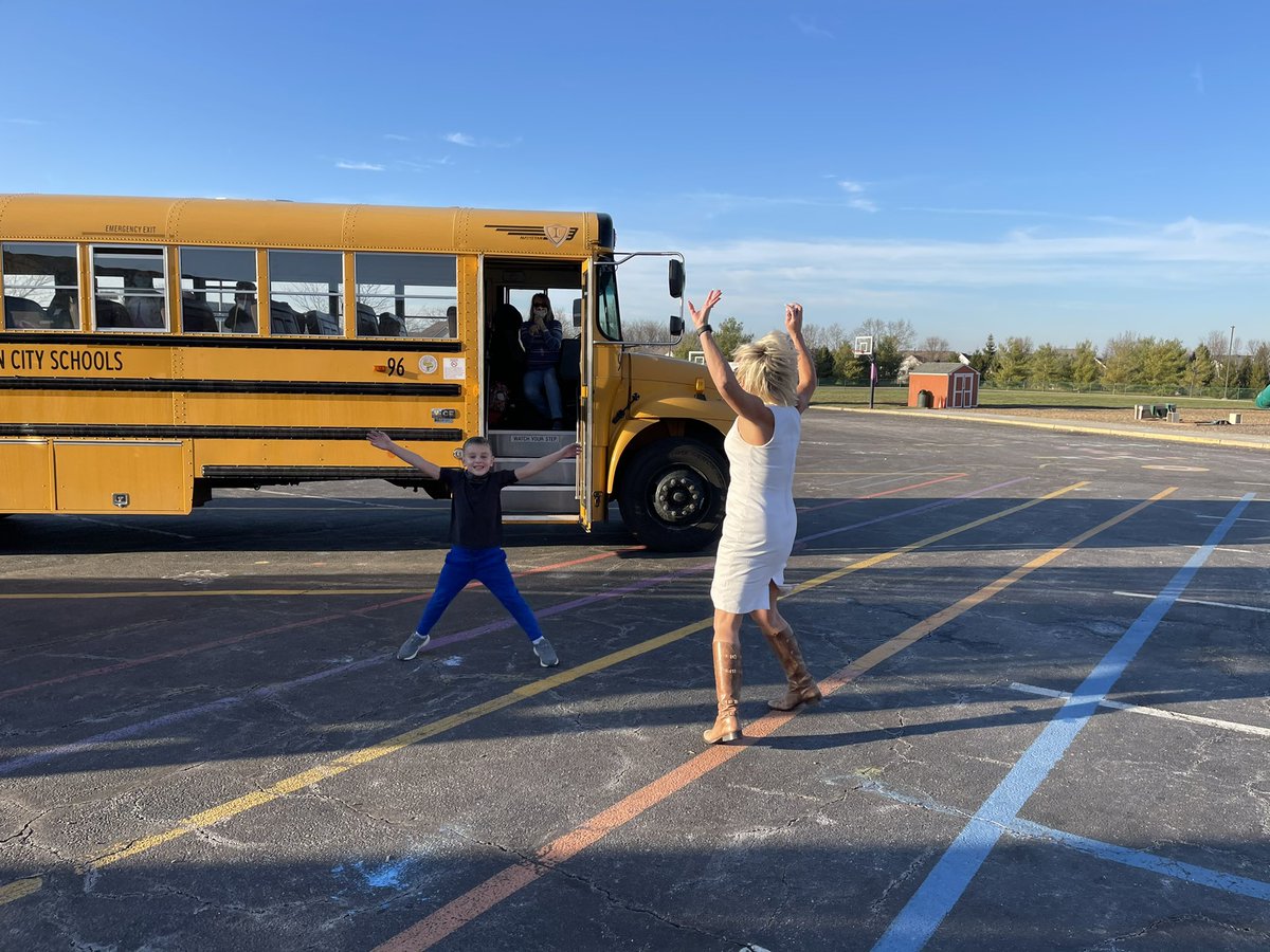 MCSSTEAM's tweet image. Sometimes it helps to get our energy out before we go home on the bus! #mentalhealth #masonmoment