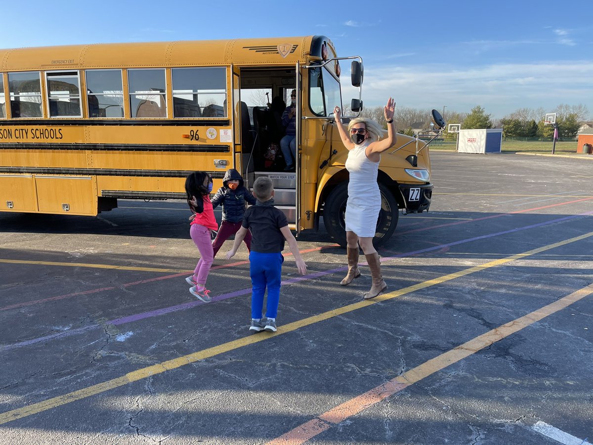 MCSSTEAM's tweet image. Sometimes it helps to get our energy out before we go home on the bus! #mentalhealth #masonmoment