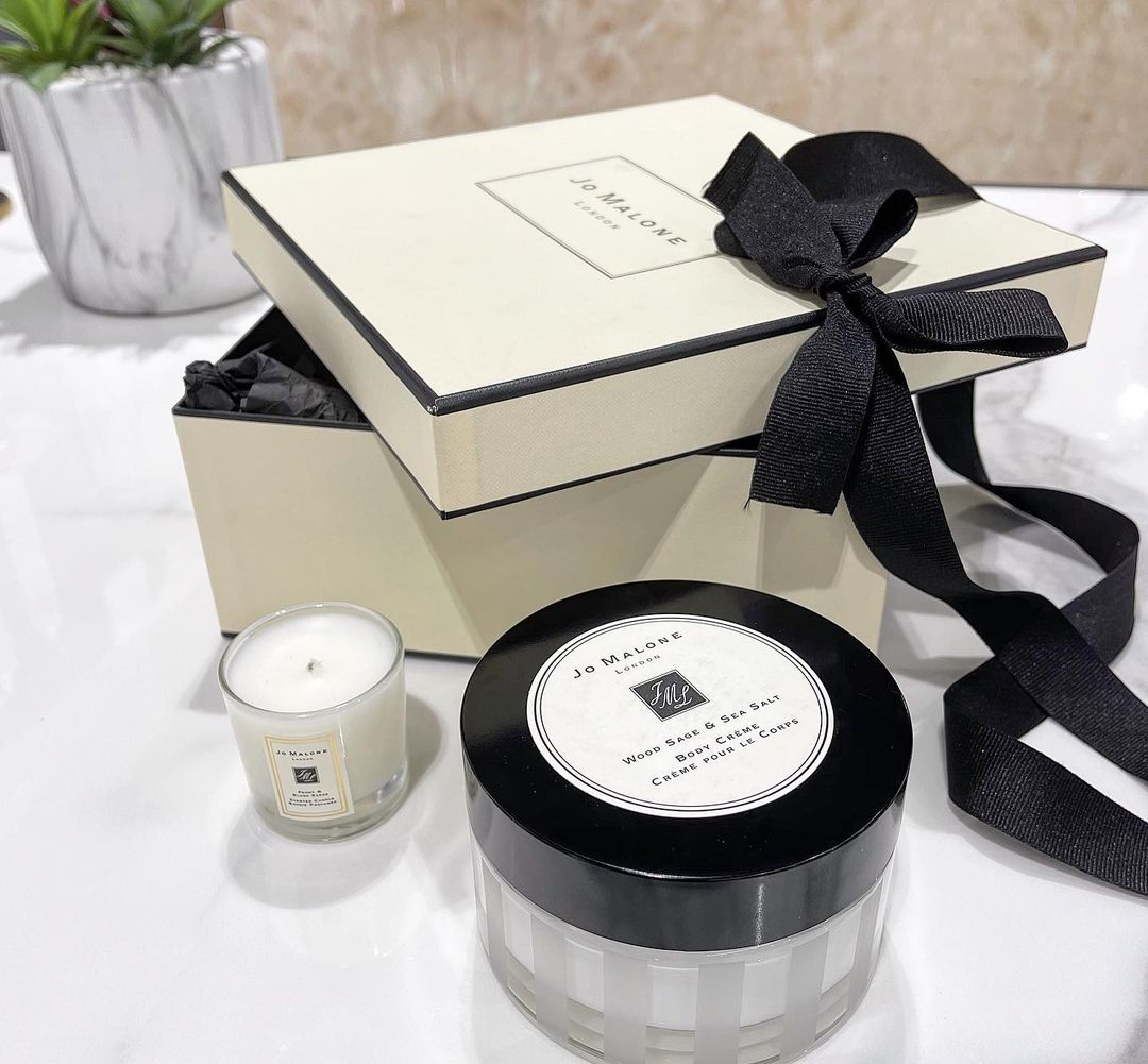_GANDAGANDA_'s tweet photo. #GDBEAUTY
ใครที่หาของขวัญน่ารักๆ วันนี้ขอแนะนำกับอีกหนึ่งแบรนด์ Jo Malone London ทั้งกลิ่นที่จะแสนละมุนและแพคเกจจิ้งที่น่ารักถูกใจคนได้รับสุดๆ และที่สำคัญช่วงนี้เค้ากำลังจะมีข้อเสนอดีๆให้ด้วย
กับ 3 ข้อเสนอพิเศษ 10 – 13 ธันวาคมนี้ บน https://t.co/MVk5GN8c6A
#JoMaloneLononTH https://t.co/yDnyawwu6n