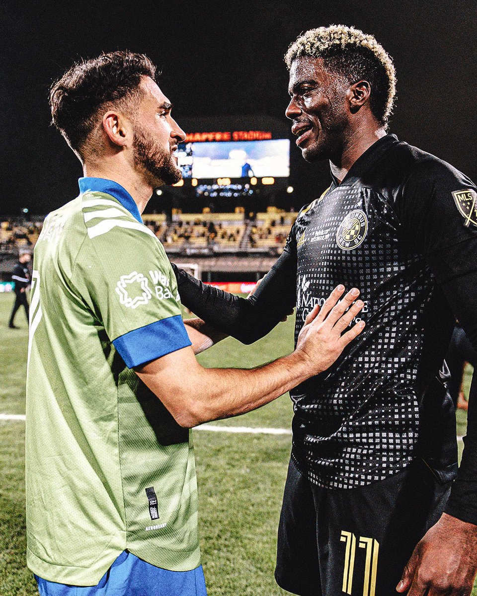 SoundersFC's tweet photo. Congratulations, @ColumbusCrewSC. 

2020 has been challenging for all of us and you earned that 🏆 https://t.co/eOAjPooJoS