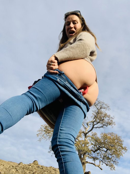Went on a hike today and snapped some flashing pic on top of the mountain. I really need to get my onlyfans<a href="/tag/boobies"class="tags"><span>#boobies</span></a><a href="/tag/checkingoutotherpeoplesboobies"class="tags"><span>#checkingoutotherpeoplesboobies</span></a>