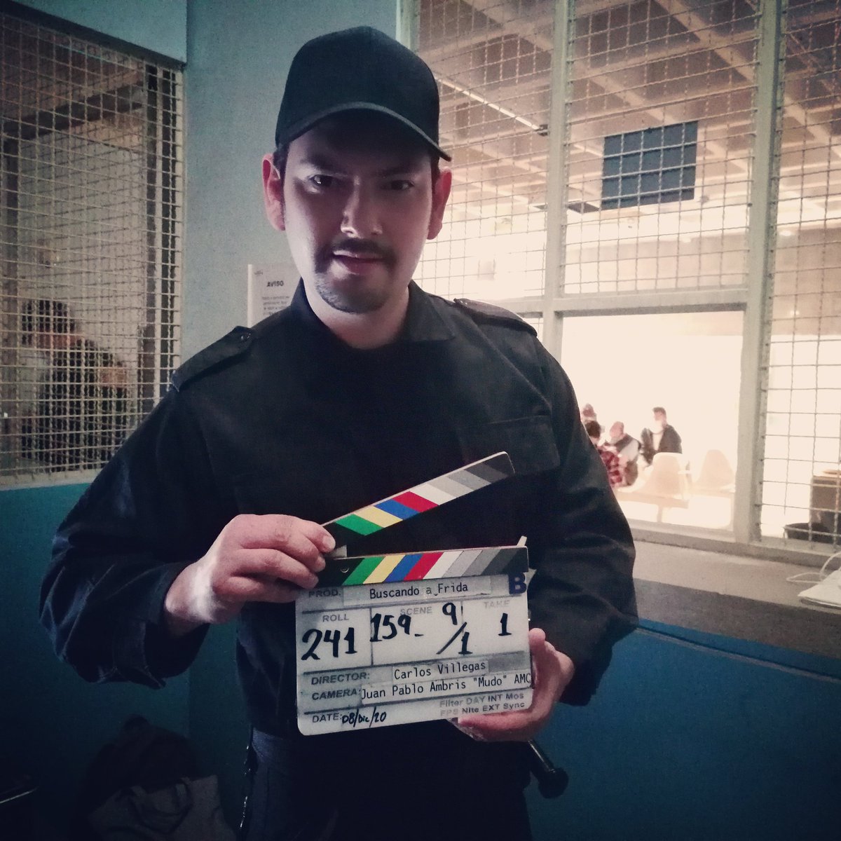 cesarvaldiviaof's tweet photo. Y con la claqueta digo... Se Terminó... #Jaaa #ConTodo #Puuun #Act #Art #TV #show #serie #BAF #actors #actortijuanense #lovemyjob #actorslife #BuscandoAFrida #proximamente #Telemundo #comingsoon #personaje #CustodioAguirre #actor #CesarValdivia @BuscandoAFrida https://t.co/IMnnL9NhSi