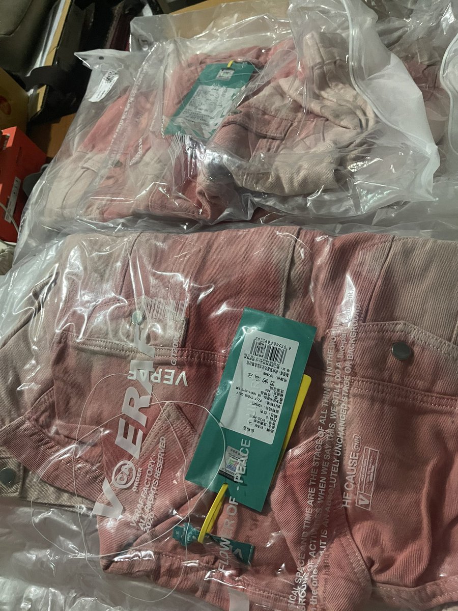 S_Ribbity's tweet photo. เสื้อVeraf Ca สีชมพูถึงบ้านแล้วค่ะ พร้อมกันทั้ง10ตัวเลย #SribbityUpdate https://t.co/JxeRGyUJST