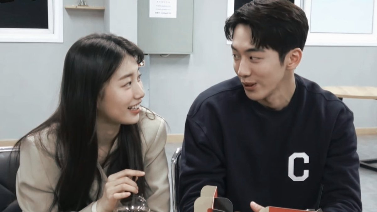 I'm sorry but Suzy wouldn't let a man touch her if she knew he has a girlfriend. She knows how to distance herself. Same for njh, i don't think he would be this clingy to Suzy if he's currently in a relationship with someone.