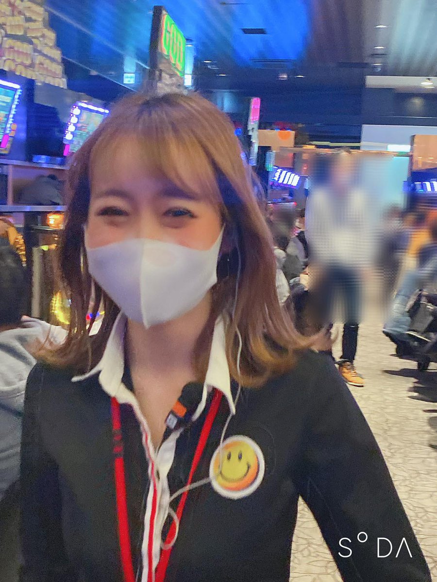 ケーパワーズ大阪本店 Twitter પર 今日もみんな頑張ってます ゆうかちゃん さやかちゃん 実はこの二人はベテランさんです 大阪最大級設置中 大工の源さん 超韋駄天 52台 ミリオンゴッド 神々の凱旋 31台 パチンコ スロット パチンコ店員 ケーパ