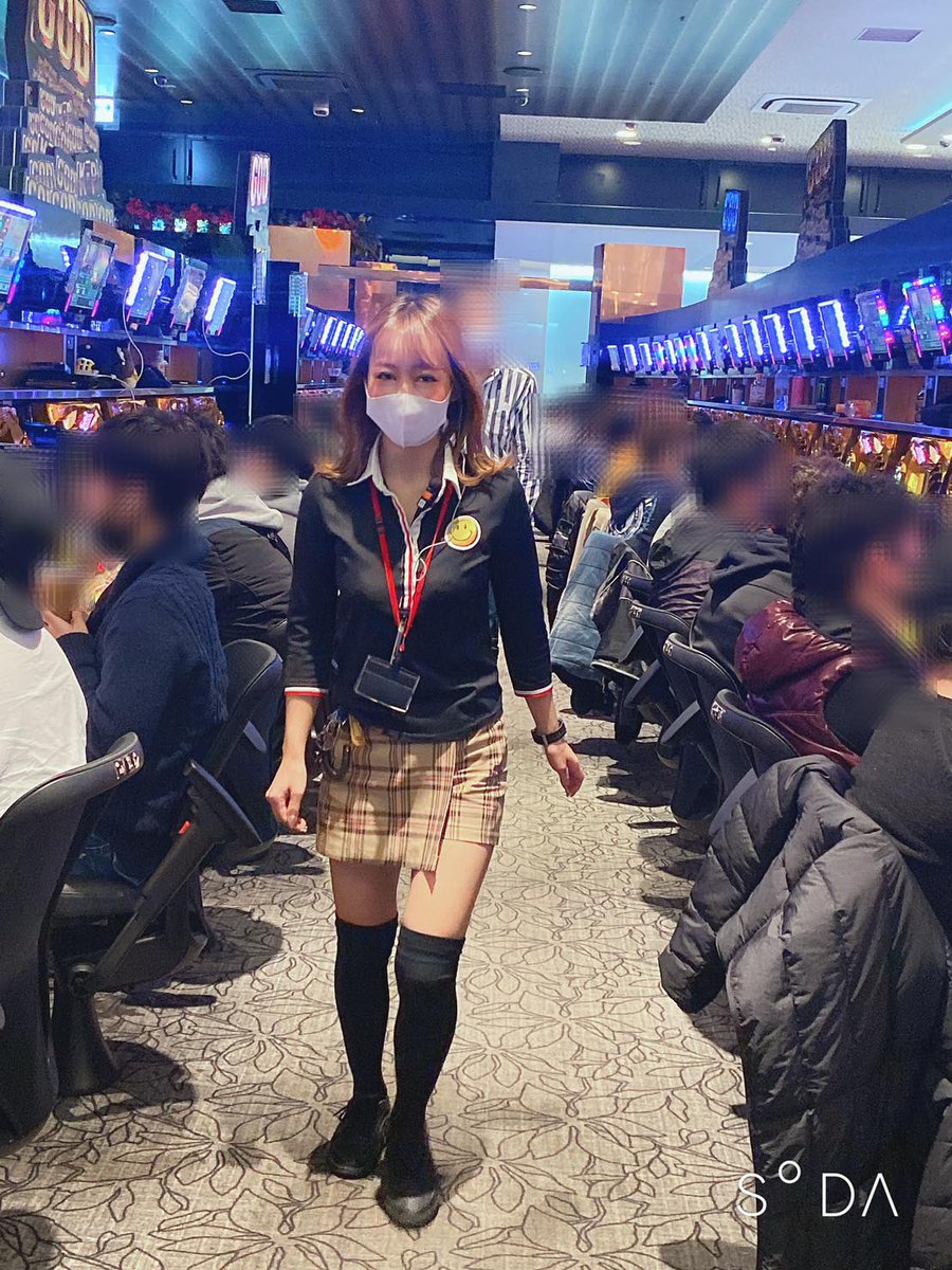 ケーパワーズ大阪本店 Twitter પર 今日もみんな頑張ってます ゆうかちゃん さやかちゃん 実はこの二人はベテランさんです 大阪最大級設置中 大工の源さん 超韋駄天 52台 ミリオンゴッド 神々の凱旋 31台 パチンコ スロット パチンコ店員 ケーパ