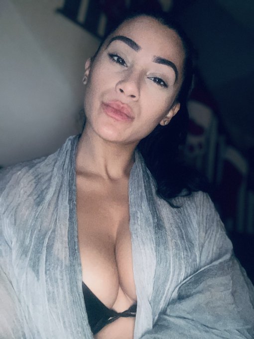 Haven&rsquo;t been up this late in a loooong time. https://t.co/6TxjvJAUu8<a href="/tag/sessiongirls"class="tags"><span>#sessiongirls</span></a><a href="/tag/morningfix"class="tags"><span>#morningfix</span></a>