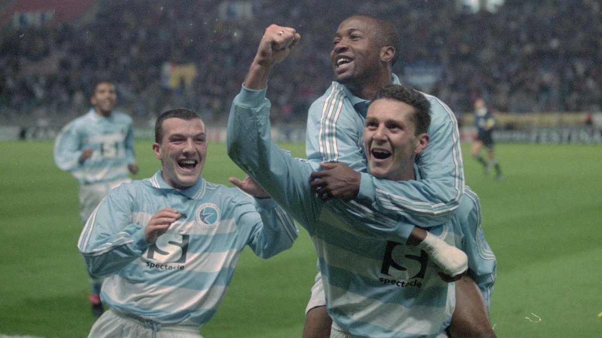LesSportsDNA's tweet photo. ⚽️ Son but face à Liverpool, en 16e de finale de la Coupe de l'UEFA, la victoire en Coupe de la Ligue: David #Zitelli, l'ancien attaquant du @RCSA, ouvre l'album souvenirs dans le premier volet de notre série "Le Racing dans le cœur" ➡️ https://t.co/71xvtcHMNc 📸 Mathieu Lerch https://t.co/nGJEMmMrna