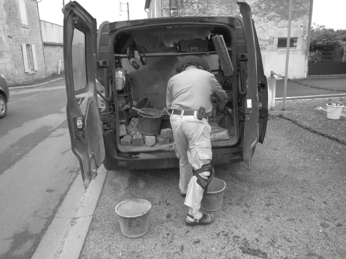 We take a break. Let‘s hope for a better year 2021. Our thanks go to all people supporting the European art and remembrance project #Stolpersteine. Stay safe and healthy! #Demnig