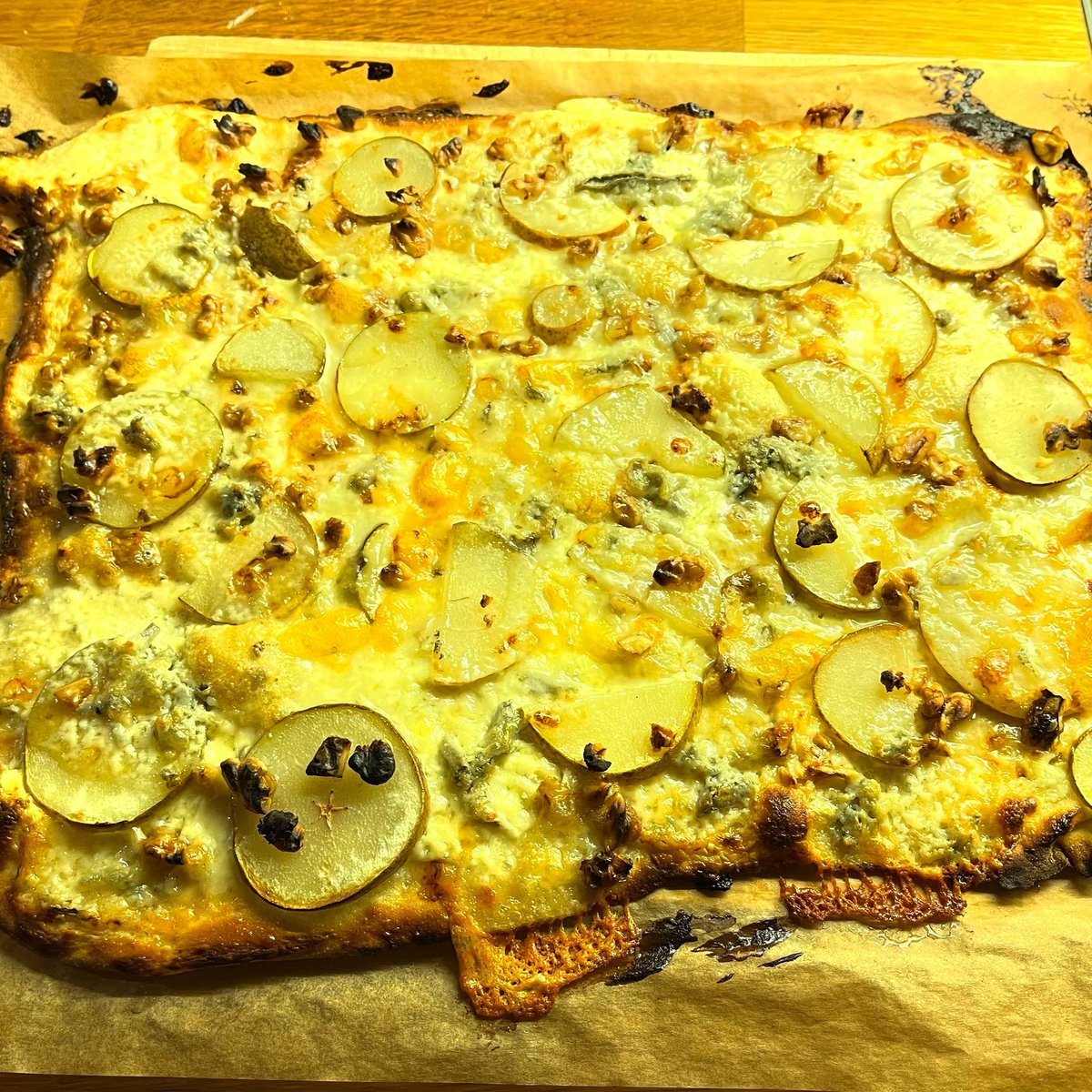 SilverSpoonProj's tweet image. Pizza bianca #gorgonzola #walnuts #pears #Crèmefraîche