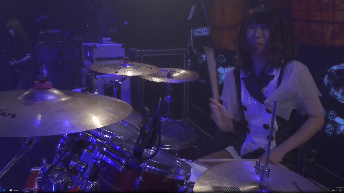 hyulee's tweet photo. #bandmaid 捕まったゴリゴリ❣ https://t.co/OQqTGPmDnA
