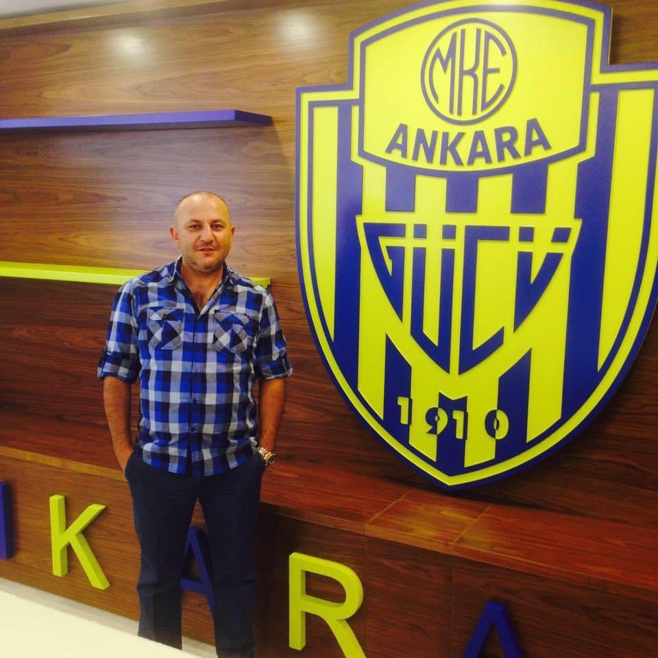1910Ardaa's tweet photo. Ankaragücü nerdeyse hep orda oldu tek isteği Ankaragücü başarılı olsun geçmişte yöneticilik yaptı gözünü kırpmadan hacizlik otobüsümüzü aldı tercübeli gerçek Ankaragüclü 
YÖNETİME GİRMEYİ HAK EDİYOR @Akaraata https://t.co/1zT5eNr2DY