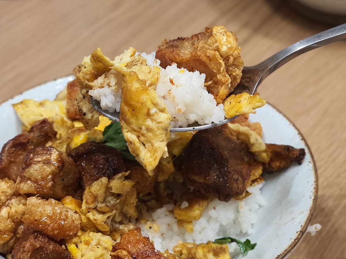 chillonofficial's tweet photo. ถ้าคุณรักหมูกรอบ 🥰
.
ข้าวหมูกรอบผัดพริกเกลือ และ ข้าวหมูกรอบคั่วไข่ Ekkamai Macchiato สาขา The Parq พระราม 4
.
@aroii #อร่อยบอกต่อ
#ChillOnline #ReviewChillStyle https://t.co/12jtfkxmd5