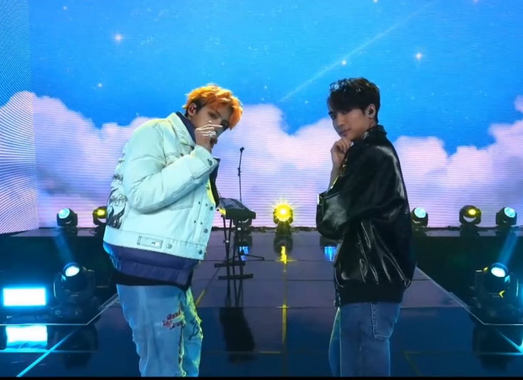 criticalptg's tweet photo. pentagon showed so much  versatility with the duet stages they went from rock through self-composed melodic rap and a ballad to taemin in the span of minuteS no one is doing it like them https://t.co/3fBGJet713
