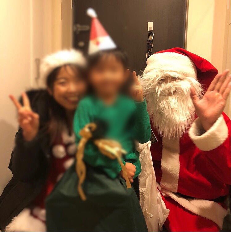 cs_chibashibu's tweet photo. 【女性サンタ募集中】
年に一度しかない #クリスマス 🤶
#サンタ になって #子供達 を喜ばせる素敵なクリスマスにしませんか？
子供達のとびっきりの笑顔に出会えるかも！
詳しくはURLをチェック！
※写真は昨年以前のものです.今年はマスクを必須としています
#千葉　#船橋
https://t.co/hMIaurX1kz https://t.co/3enXNbUQQH