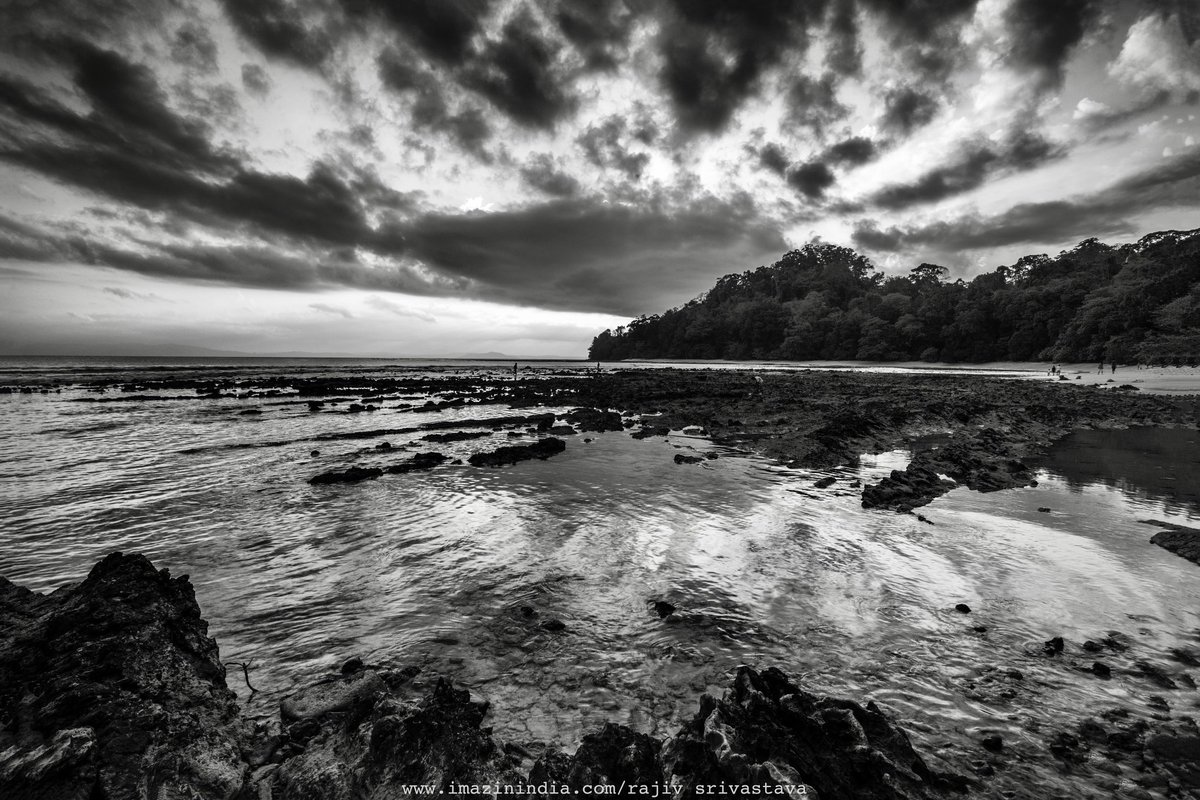 rajiv_imazinind's tweet photo. #SwarajDeep #AndamanIslands #India #BlackandWhite #StormHour #PhotoOfTheDay #Monochrome #IncredibleIndia #ThePhotoHour #Photographer #Travel #Travelgram #Sky #Clouds @incredibleindia @tourismgoi @NatGeoIndia @lonelyplanet_in https://t.co/ue0ClC28Ad
