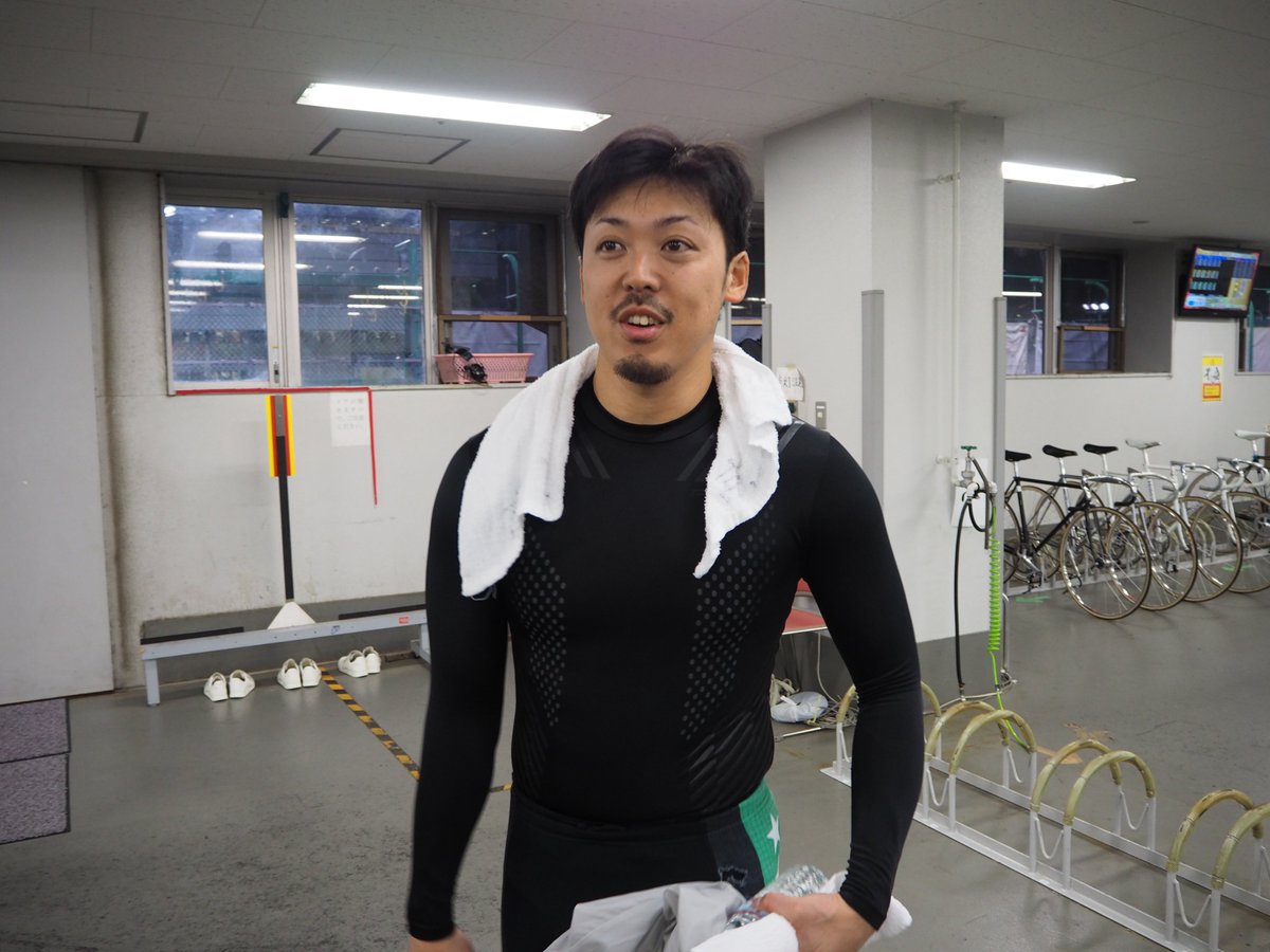 赤競プロスポーツ 競輪記者 京王閣f12日目 5rは人気を集めた地元コンビを封じた長谷部翔選手の先行に乗った須藤誠選手が1着で高配当に 長谷部 翔もカカっていたし残したかった2車だと難しい 展開ですよ 初日も今日も前の選手が頑張って 赤競プロスポーツ 競輪記者 京王閣f12日目 5rは人気を集めた地元コンビを封じた長谷部翔選手の先行に乗った須藤誠選手が1着で高配当に 長谷部 翔もカカっていたし残したかった2車だと難しい 展開ですよ 初日も今日も前の選手が頑張って