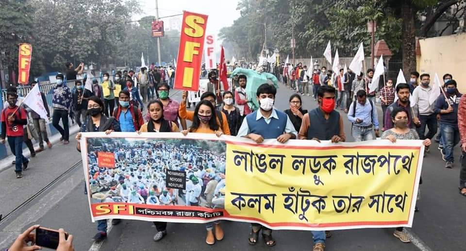 নজীরবিহীন কেলেঙ্কারি।।

পাহাড় প্রমান দূর্নীতি।
বেআইনী।
বেনিয়মী।।

কোর্টের নির্দেশে বাতিল হলো
আপার প্রাইমারি পরীক্ষা।
বাংলায় এরকমের ঘটনা এই প্রথম।
লজ্জা।।

মধ্যপ্রদেশের ব্যাপম কেলেঙ্কারির
সাথেই কেবল তুলনীয়।।

বাংলার সর্বনাশের দায় স্বীকার করুন - মাননীয়া।।