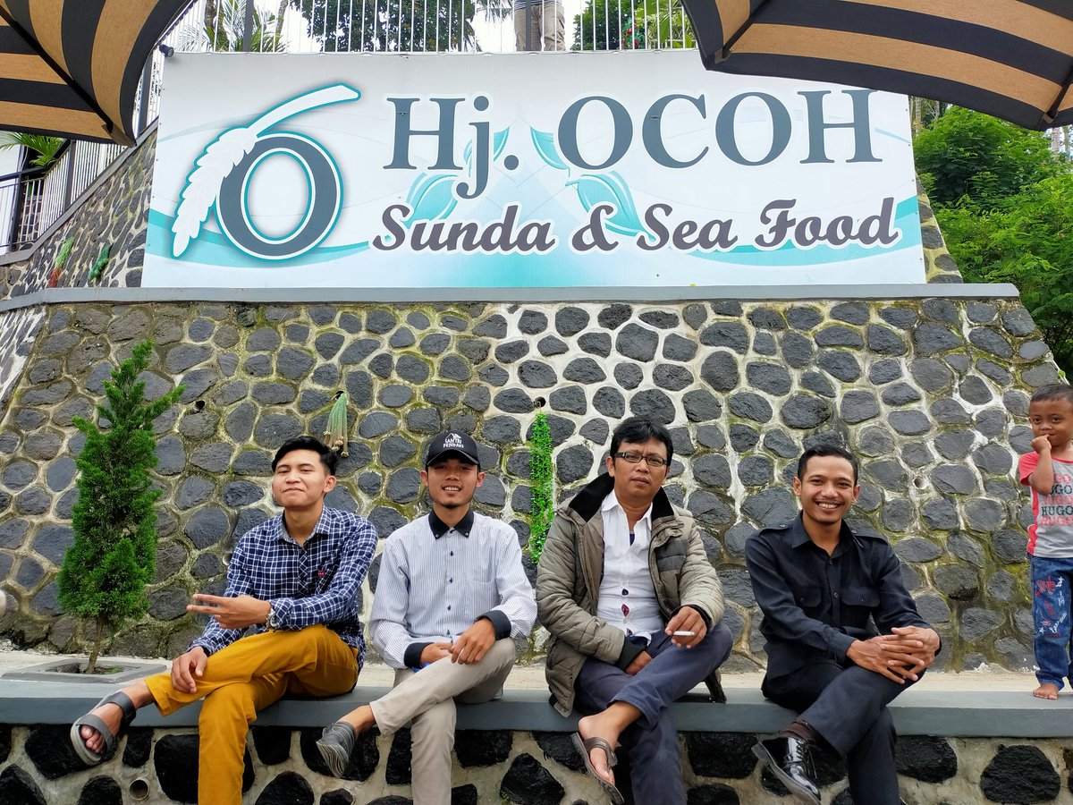 AlwyDimas's tweet photo. Kalau hidup hanya sekedar hidup monyet pun bisa hidup kalau hidup hanya sekedar makan ayam pun bisa makan 
#JanganDiamkanKemungkaran 
#Namirohtasikmalaya https://t.co/PHX2V8dpqj