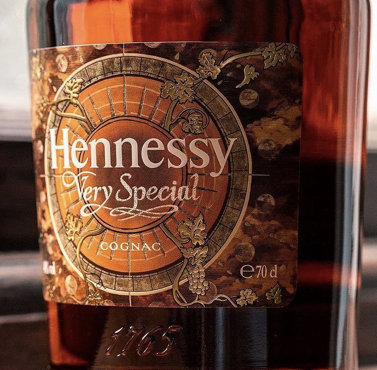 I came across this limited bottle of Hennessy this morning. And it’s a collaboration with HennessyVerySpecial and FAITH XLVII a renowned artist. The craving I have for this bottle is too much, sadly it’s limited to a few places. But join me as I take you on a journey .