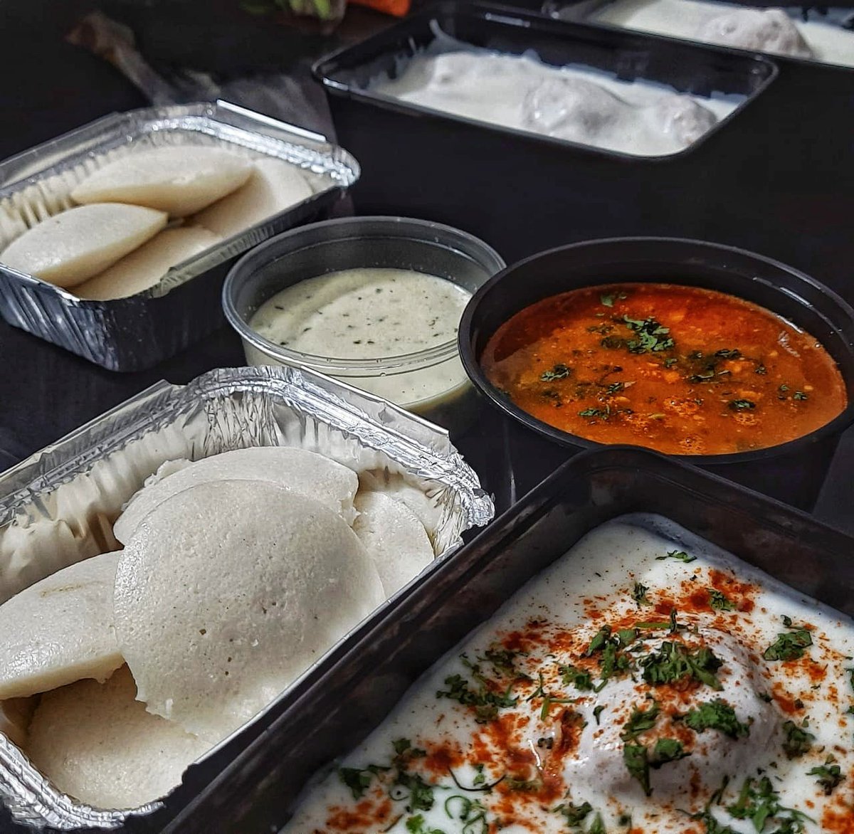 HemasVegRasoi's tweet image. Sunday Snacks @hemasvegrasoi 

#IdliSambar #CoconutChutney
#DahiVada.

Dear #Foodies pls call/what's app on 8976764660 to order #Homemade #Snacks and #Lunch.

#HappinessIsHomemade
#GharKaKhana
#FoodiesOfMumbai.