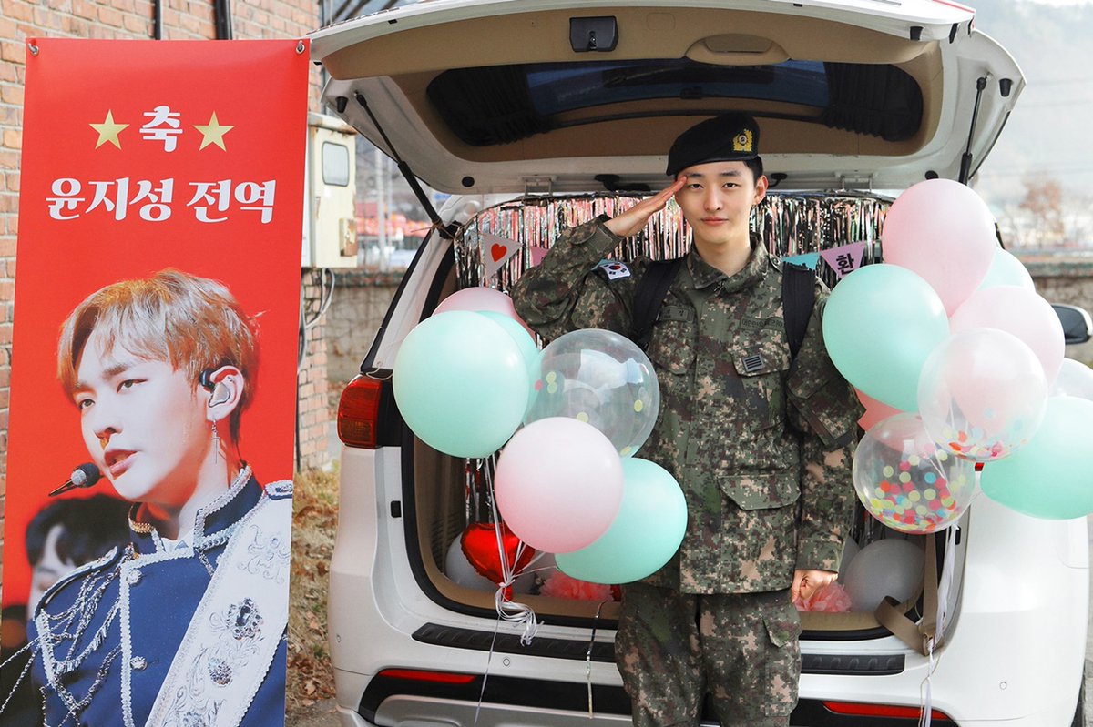 allkpop's tweet image. Yoon Ji Sung discharged from army today
allkpop.com/article/2020/1…