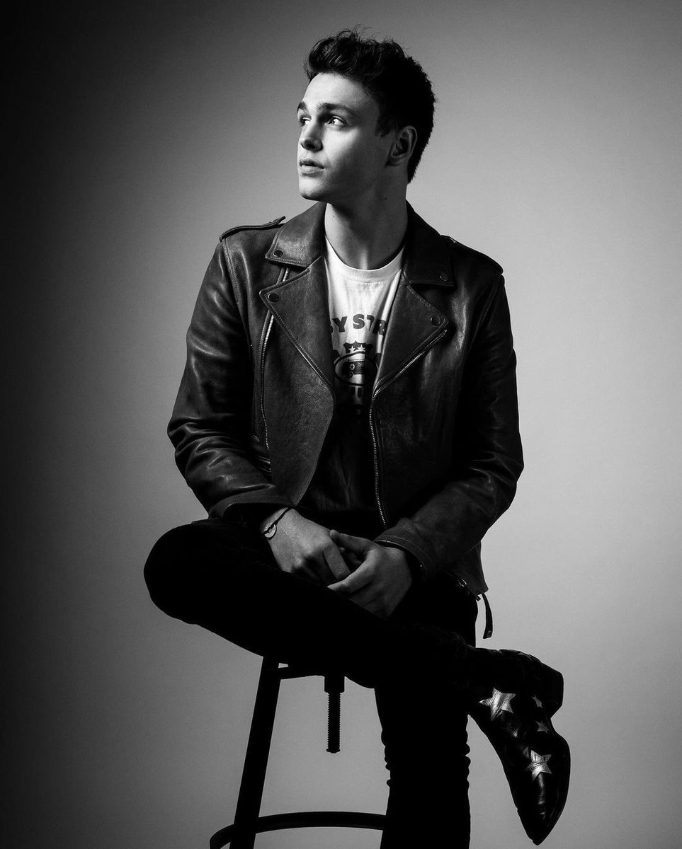 jaydens52's tweet photo. Remember @JonahMarais when he had short hair its kinda like he had long hair this whole time, kinda crazy https://t.co/DEJLCkosr3