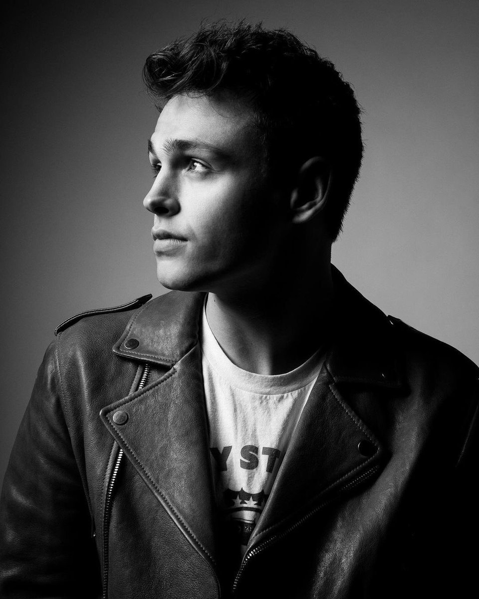 jaydens52's tweet photo. Remember @JonahMarais when he had short hair its kinda like he had long hair this whole time, kinda crazy https://t.co/DEJLCkosr3