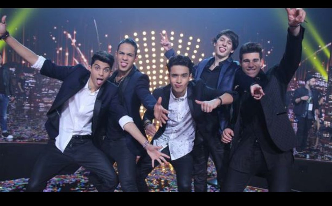 michriserick's tweet image. 5 AÑOS DE QUE SE FORMÓ ESTA BANDA, 5 AÑO DE FELICIDAD, 5 AÑOS DE RISA, 5 AÑOS DE EMOCIONES, 5 AÑOS QUE HEMOS LLORANDO Y 5 AÑO QUE FUIMOS ESTAFADAS........