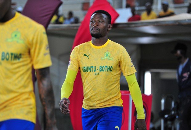FARPostZA's tweet image. SAD NEWS

It's with sadness to report that Mamelodi Sundowns defender Motjeka Madisha has passed on after a car accident. Details to follow.

#FARPost extends its deepest condolences to Madisha's family, Sundowns and the football fraternity at large. 

May his soul rest in peace.