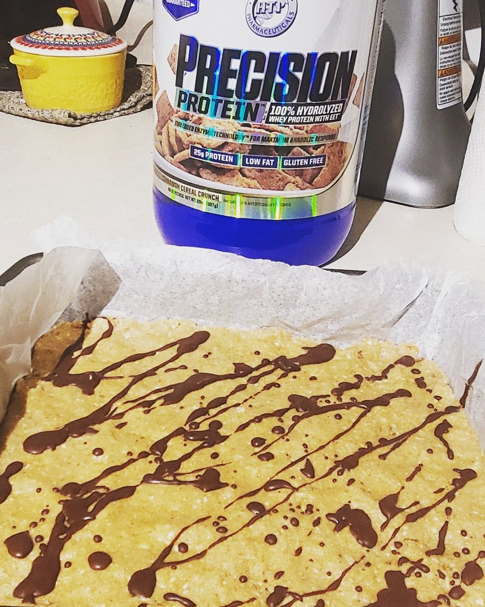 TPoohbear94's tweet photo. Made some protein bars using one of the best flavors (cinnamon cereal crunch) of protein you can get at Complete Nutrition Sioux City, IA. #PrecisionProtein #bodybuilding #weightloss #tasty #muscle #FitnessGoals #gymlife #gym #bestsupps #hightechpharmaceuticals https://t.co/3gcXhRKj90
