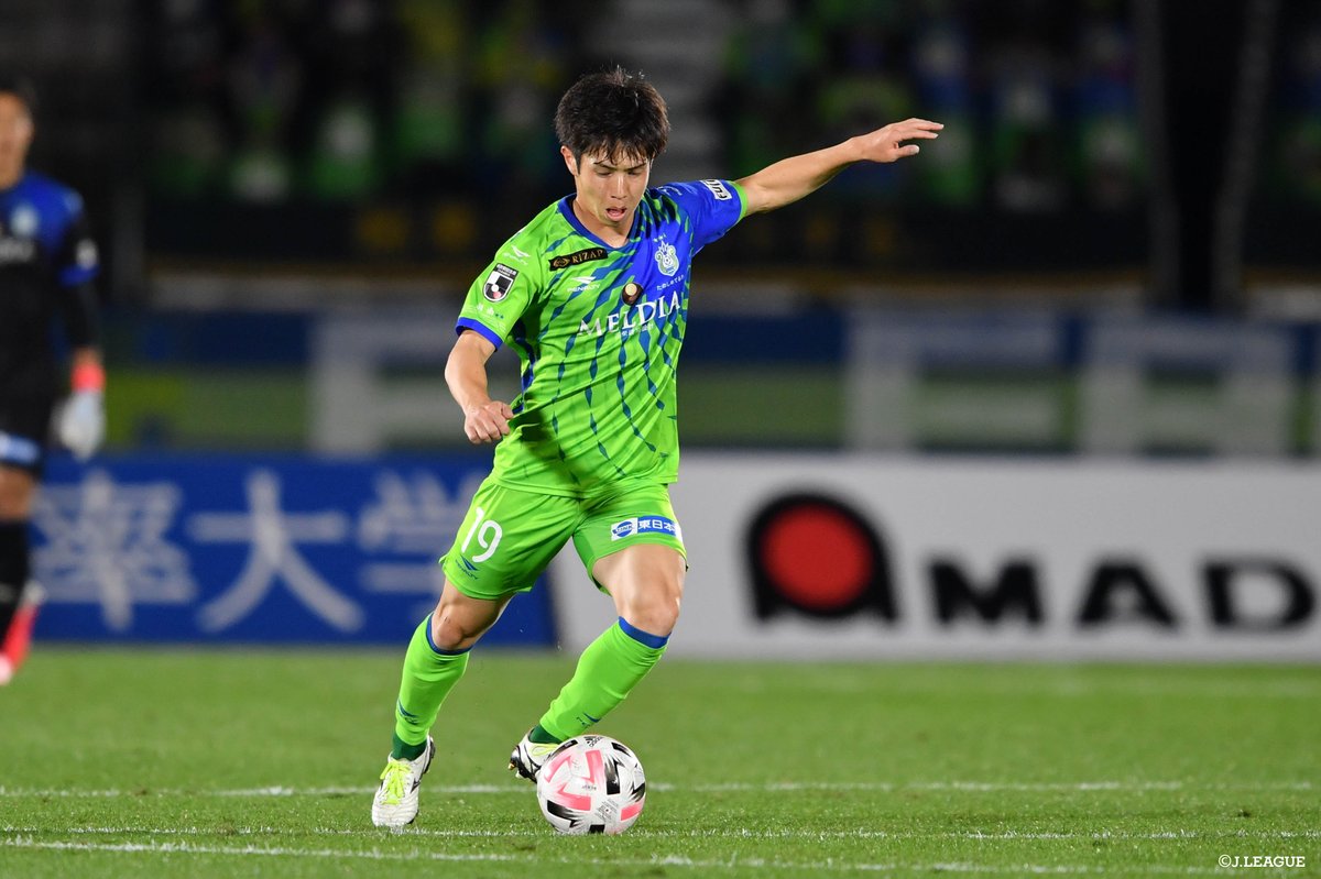 ｊリーグ 日本プロサッカーリーグ Happy Birthday 本日 12月14日は 湘南ベルマーレ 舘幸希 選手の23歳の誕生日です 舘選手 おめでとうございます Bellmare Staff ｊリーグ