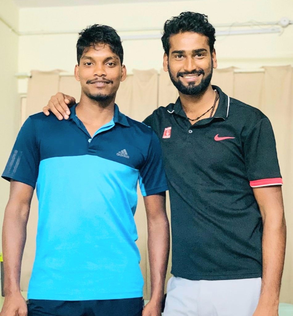 prashant_k_c_02's tweet photo. SUNDAY FUNDAY 🤘🤘🤘🤘🤘
.
.
#friends #sundaymood☀️ #brather #sundaypic #Twitter #sportlife #hockeylife #hockeygoalies #bro #2020 #friend #fun #funny #smile #friendship #chill #happy #cute #photooftheday #best #bestfriend #bestfriends #goodfriends #awesome #memories #goodtime https://t.co/oQhX9CPAx4