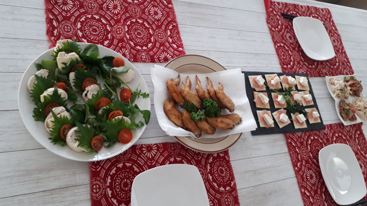 あや粘土くらぶ 今日はねプチクリスマス会 ご馳走 作ったよ ノw テヘ 海老を焼いたけど 写真 忘れて 剥いちゃった クリスマス会 手料理 手作り ランチ ディナー 友達