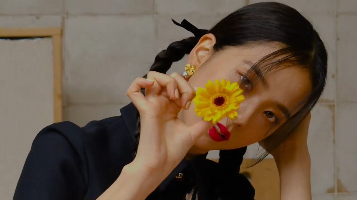jisoo pics tweet media
