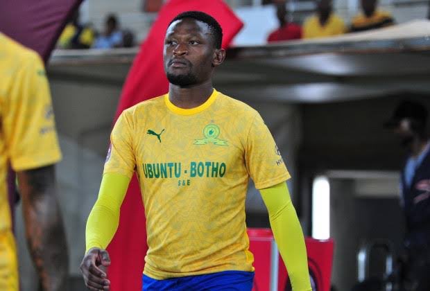 TouchLineZA's tweet photo. Just in:

It's with sadness to report that Mamelodi Sundowns defender Motjeka Madisha has passed on after a car accident.
May his soul rest in peace.

#RIPMadisha 
More to follow! https://t.co/DgHqCDTfI8