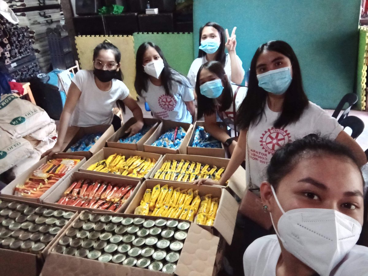 RACBS3780's tweet photo. Prepared 100 packs of goods to be donated to Brgy. Bagong Silangan, Quezon City

#RACBS
#D3780
#Serviceaboveall
#RotaryClubofBagongSilangan https://t.co/iJjPuWNSBg