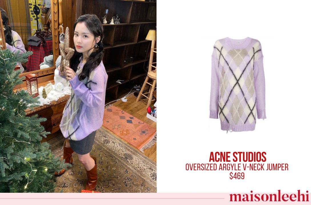 maisonleehi's tweet photo. 201212 Tree Decor with Crush:

#ACNESTUDIOS Oversized Argyle Neck Jumper
 
#LEEHI    #이하이   #MAISONLEEHI https://t.co/swpi0Yifta