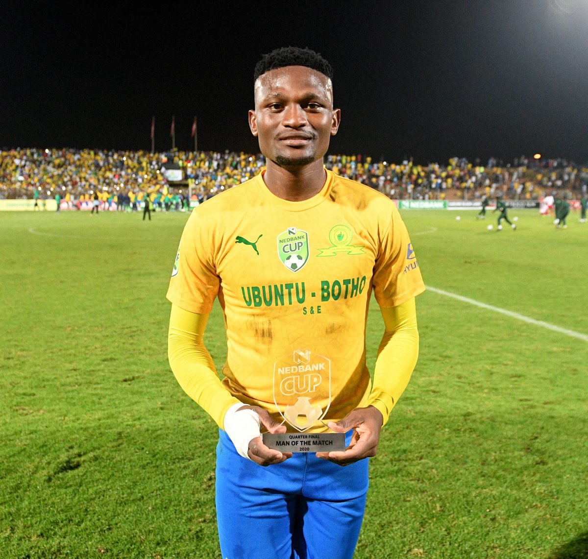 SuperSportTV's tweet photo. Mamelodi Sundowns &amp; Bafana Bafana defender Motjeka Madisha has passed away.

Condolences to the Madisha &amp; Sundowns family, as well as the footballing fraternity of South Africa.

Rest in Peace ❤️ https://t.co/YIhLJWLiCr