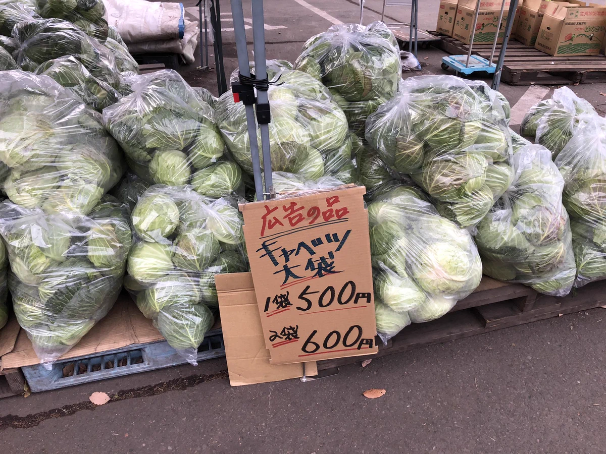 キャベツ好きにはたまらないかも？wwwとんでもない野菜の売り方をしていたお店が話題に！www