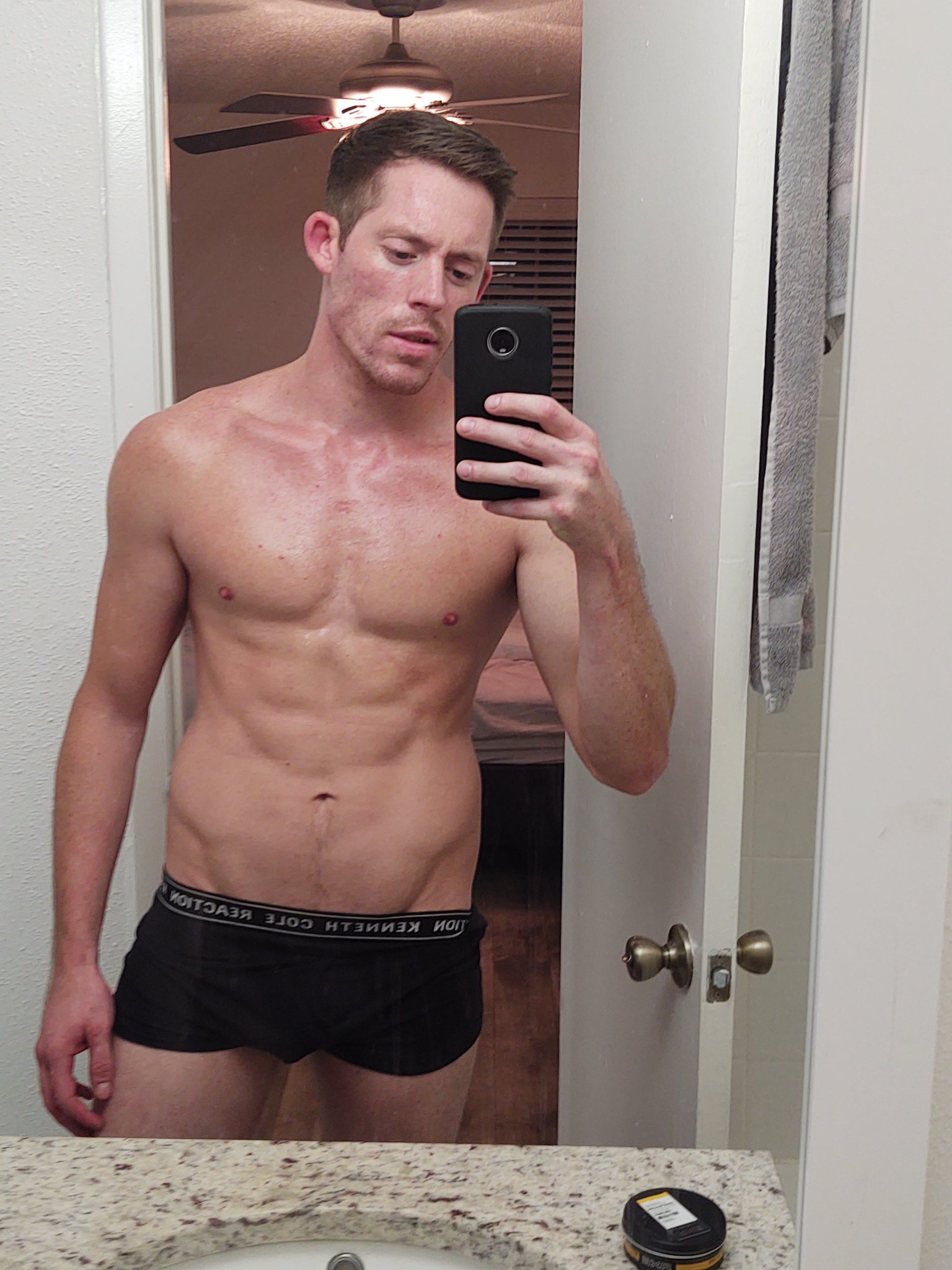 Fresh out of the shower, nothing but my underwear selfie. #kennethcole #selfie #abs https://t.co/rrc6lSWocI