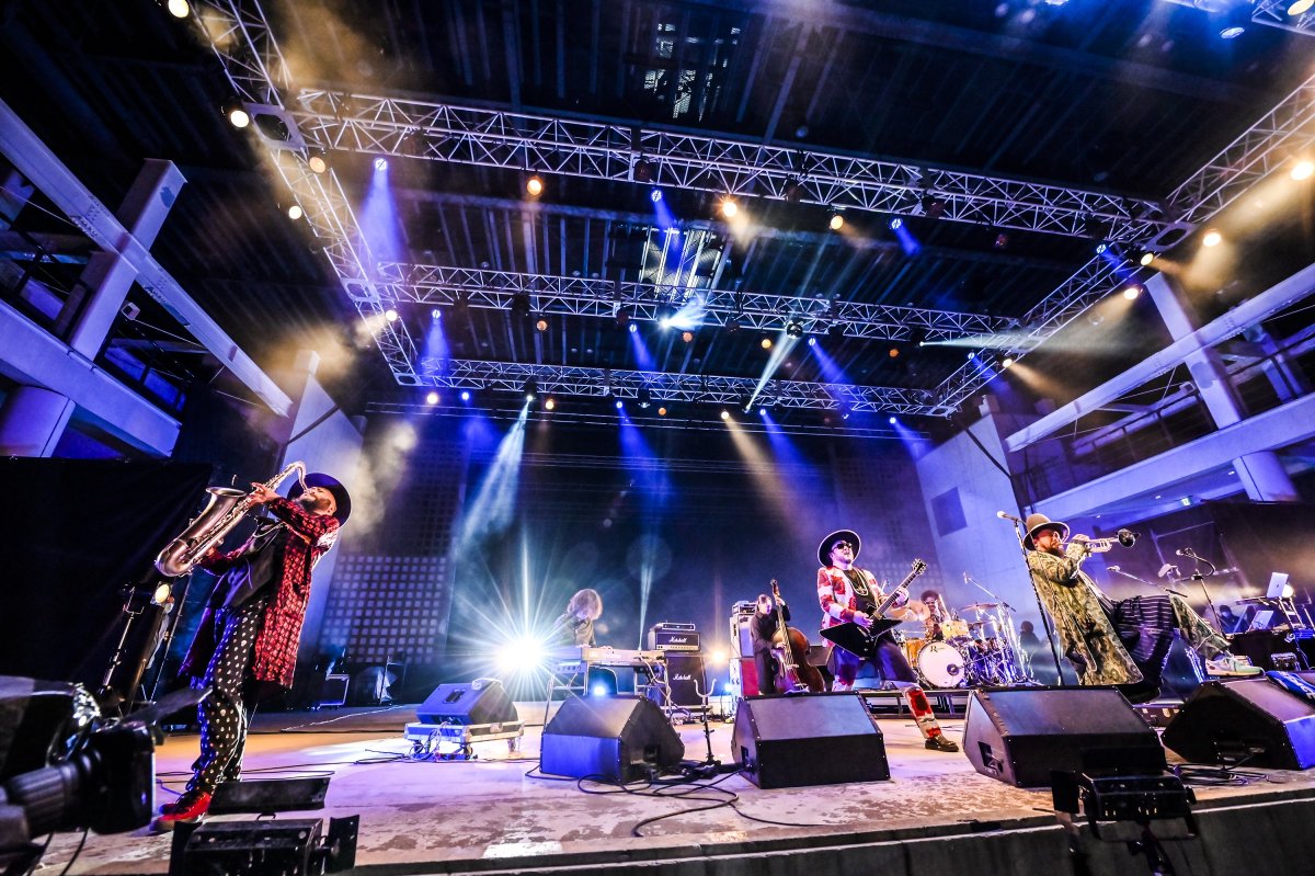 spaceshowertv's tweet photo. ／
DRIVE-IN LIVE“ #PARKED ”
vol.4をお届け🚗🎶
＼
⏰今夜22:00～
車に乗ったままLIVEを楽しむ事ができる音楽イベント”PARKED” vol.4の模様を60分に凝縮しお届け！
出演 #soilandpimpsessions #TENDRE  OPENING DJ #DJKAWASAKI
https://t.co/I00tvQMsfP
@SOILPIMP_JP @tanaakin @djkawasaki
#スペシャ https://t.co/bGonFIUZ0l