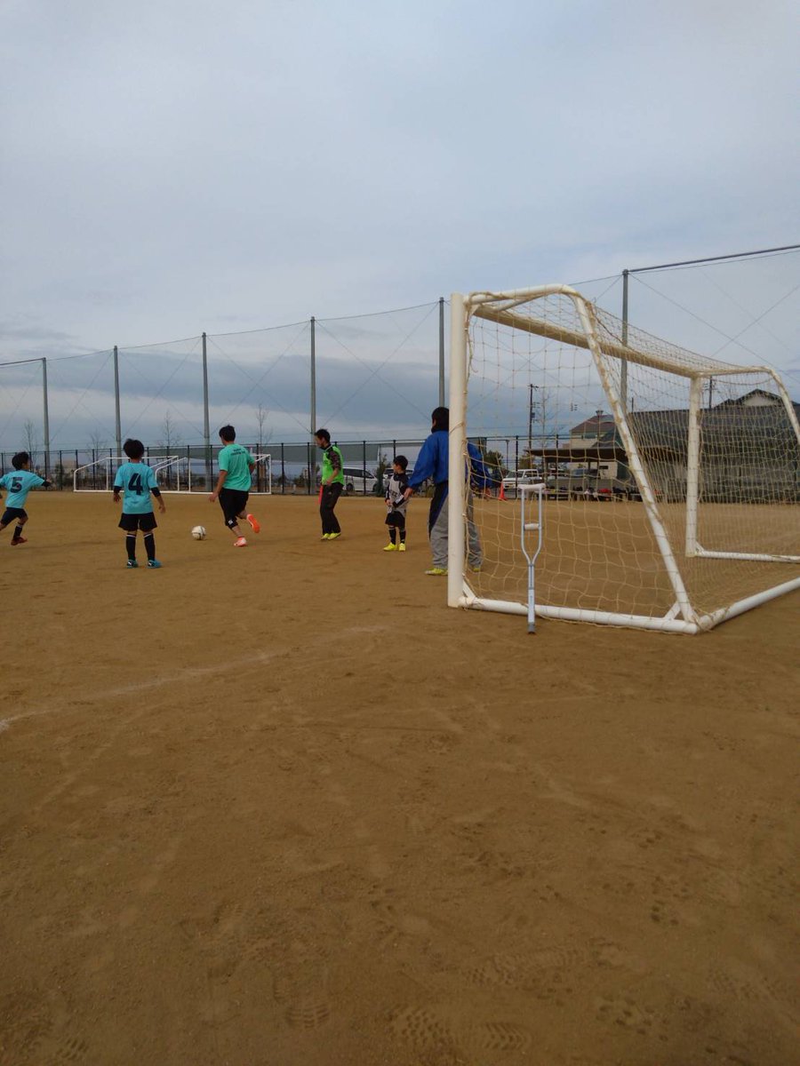 城山台サッカークラブ 練習日 今日の練習は二人ではじめての共同作業 ではなくボールが落ちてからの1対1勝負 今週も体験希望のお話しをいただきました 全力で楽しむ仲間を増やそう 城山台サッカークラブ 木津川市 城山台 スポーツ少年