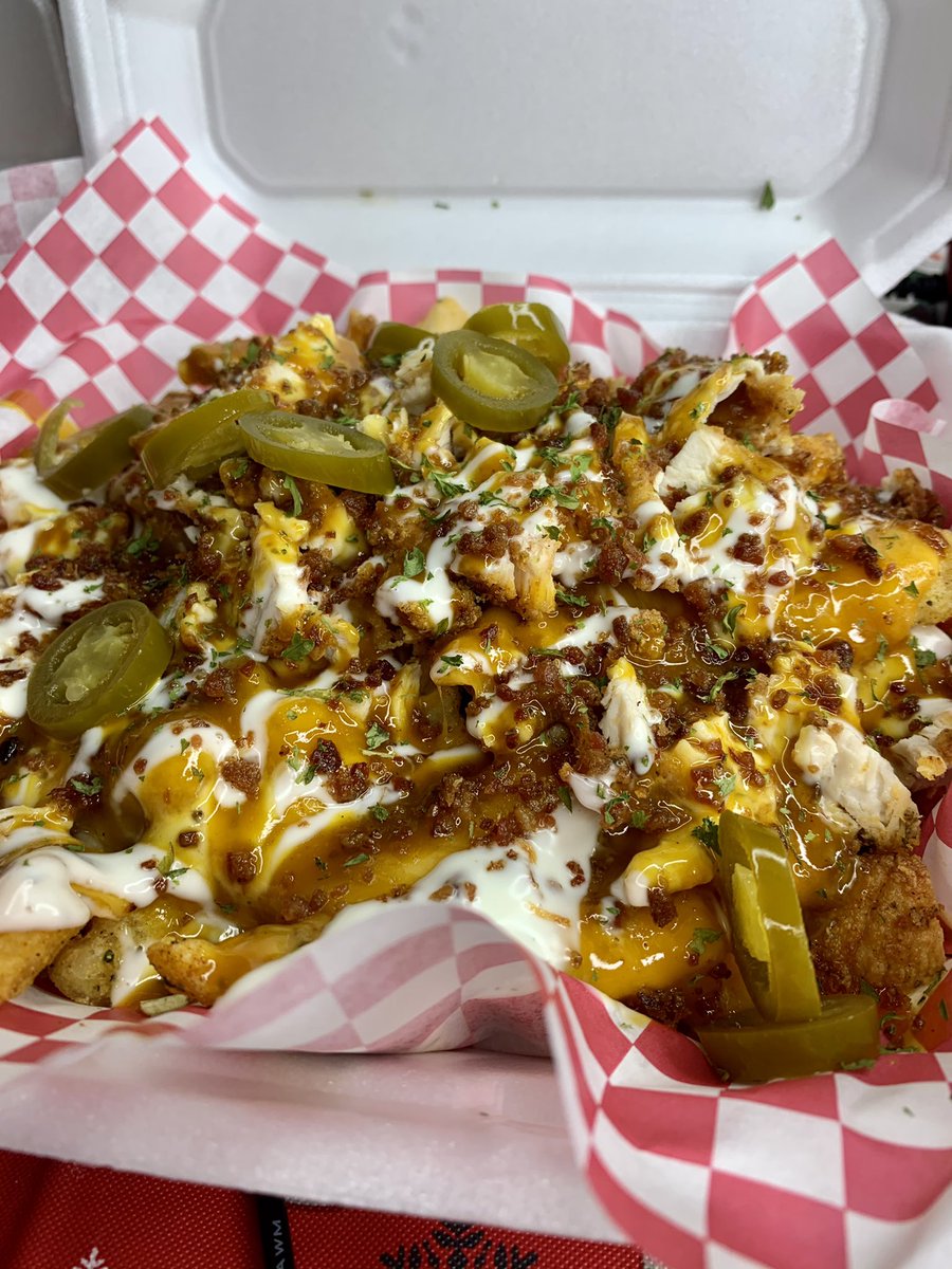 dafoodplugg's tweet photo. Made some chicken loaded fries the other day smash or pass? https://t.co/o4L0DjvTKf